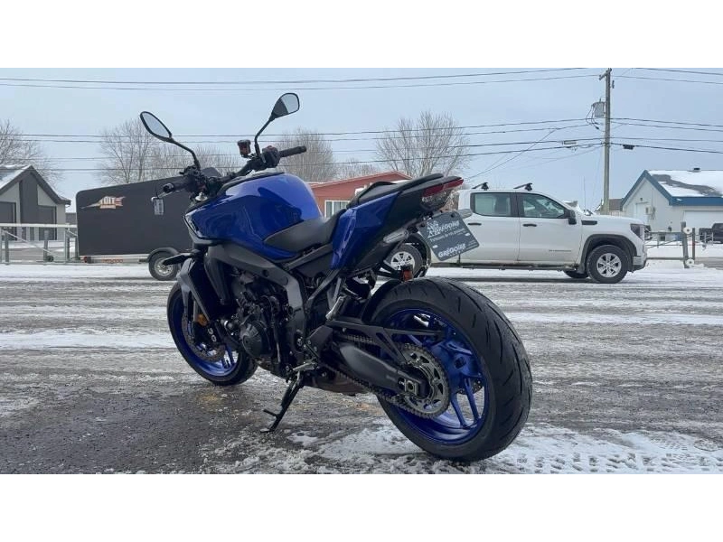 Yamaha Yzf-r7 2024 alt