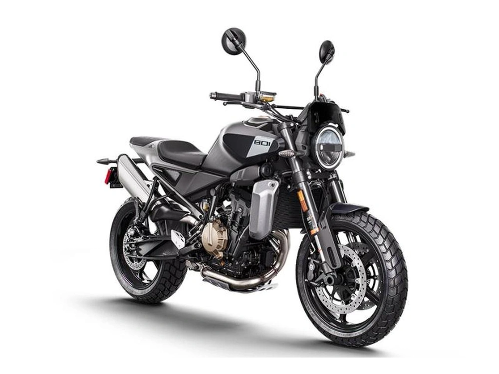 Husqvarna Svartpilen 801 2025 alt