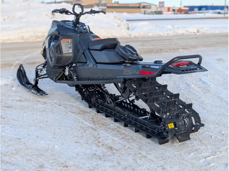 2026 Ski-Doo SUMMIT ADR w/ EDGE Pkg 154 850 E-TEC PowderMax FlexEdge 2.5" SHOT