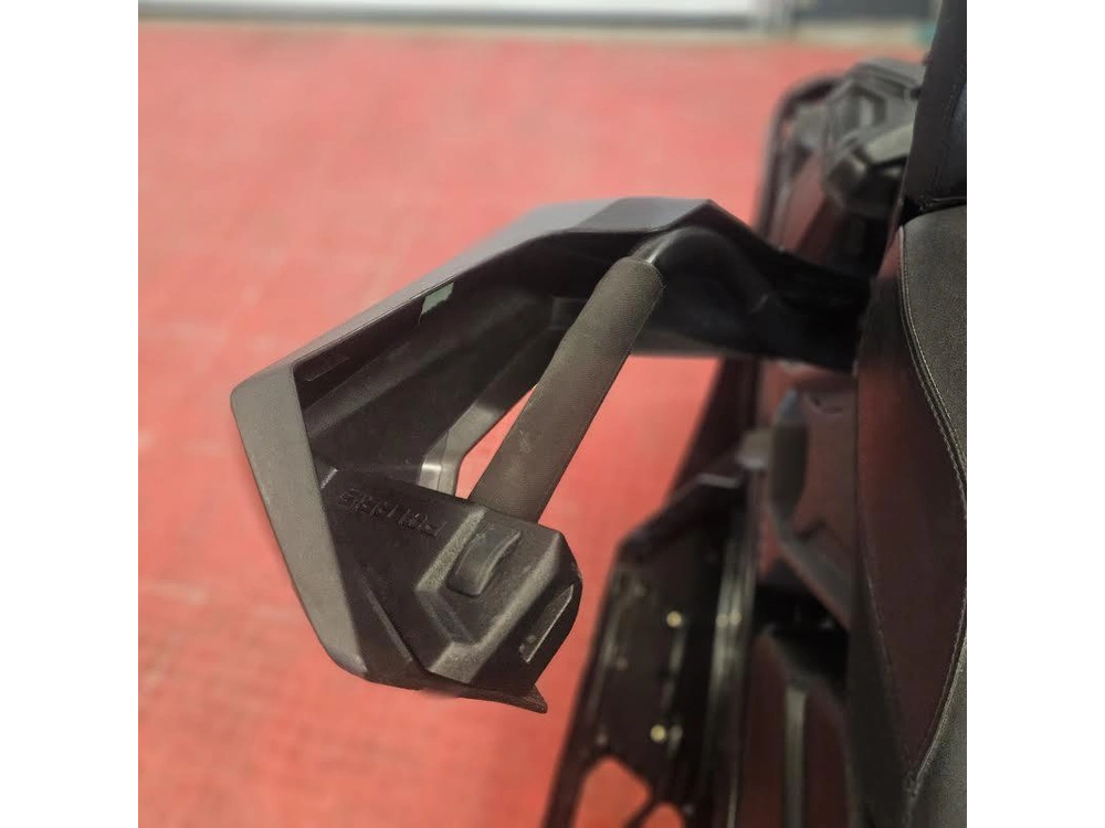 2025 Polaris 650 Indy Adventure 137 alt