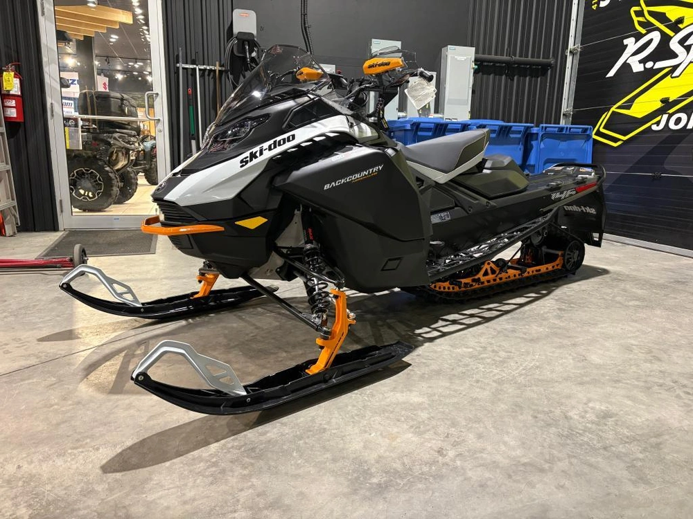 Ski-doo Backcountry Adrenaline (43'') 600r E-tec Storm 150 1.5'' E.s. 2026 alt