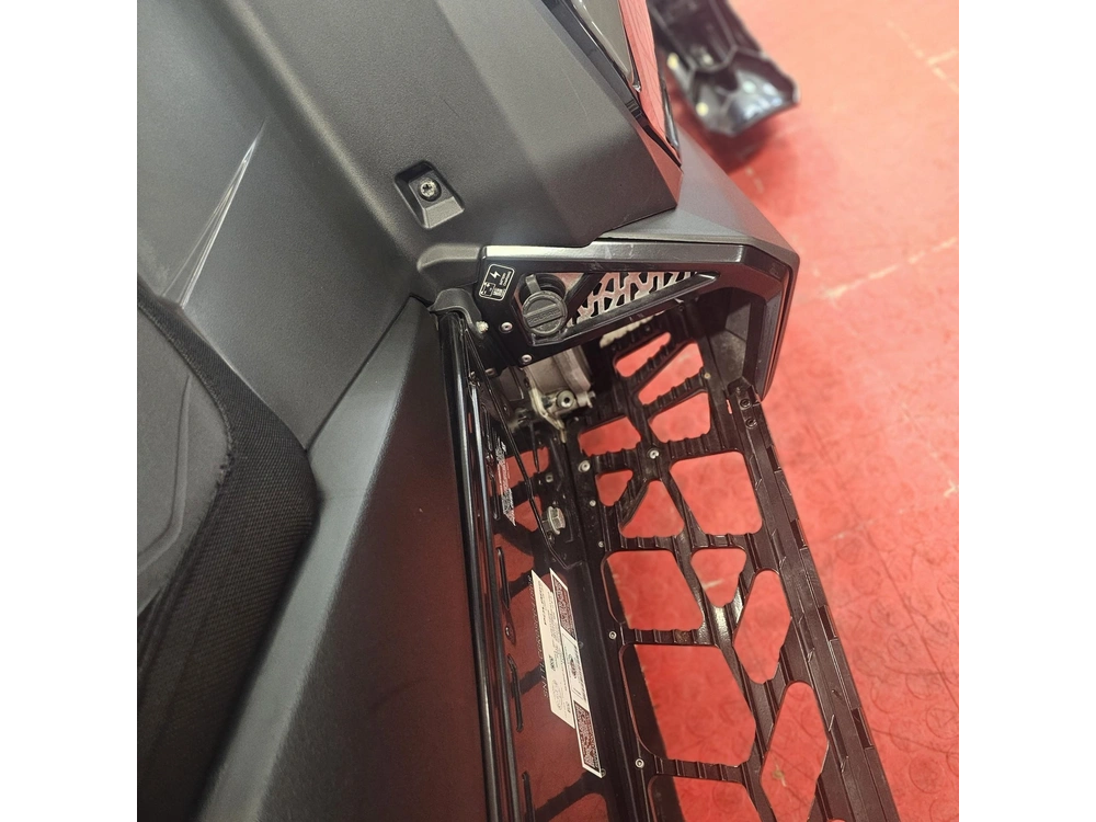 2025 Polaris 650 Switchback Assault 146 alt