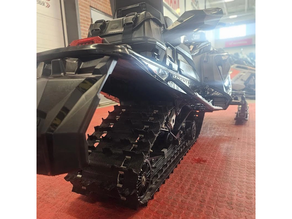 2025 Polaris 650 Indy Adventure 137 alt