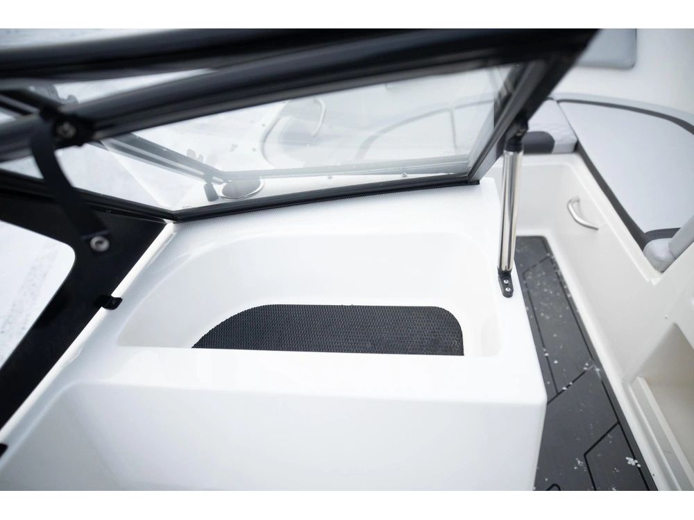 2023 Bayliner M19 alt