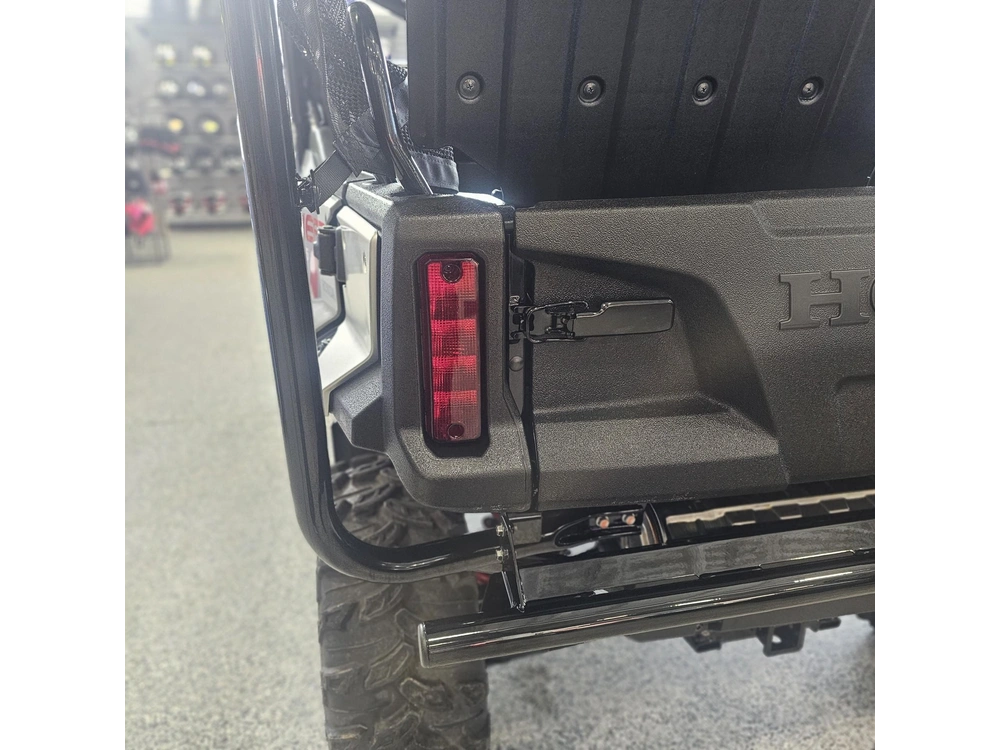 2025 Honda Pioneer 1000-5 alt