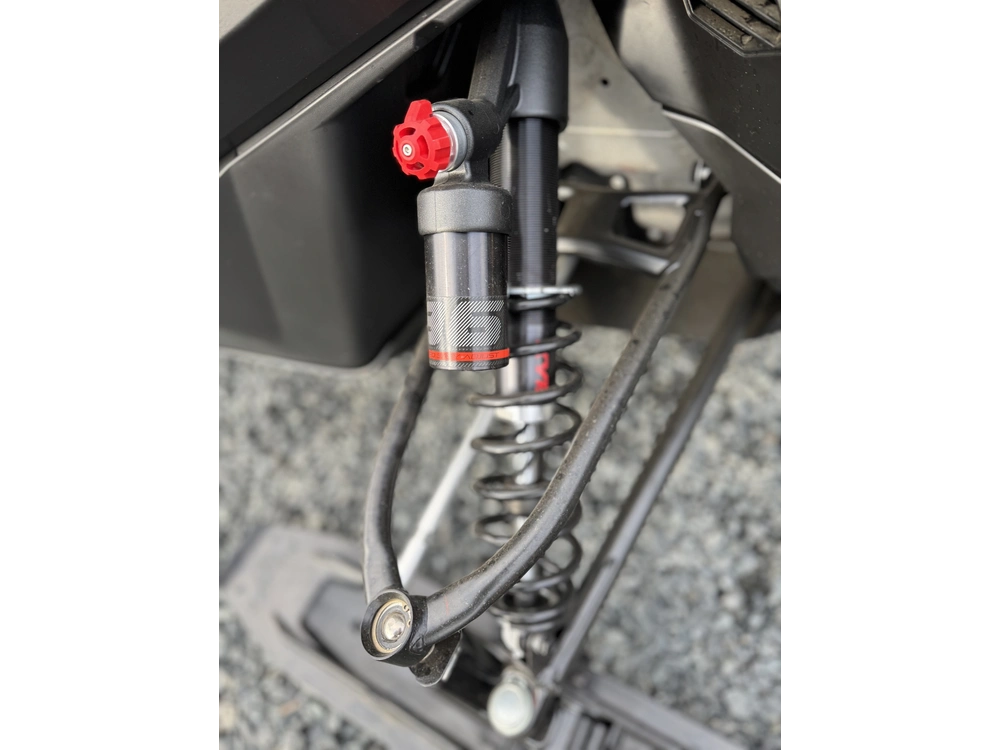 2025 Ski-doo Sm Bac Xrs 8tr S Bk 146 1.5s 42 Hub 25 850 E-tec® Turbo R 146 1.5 alt