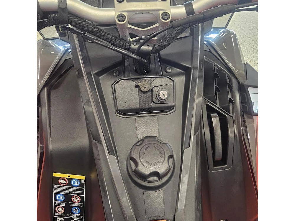 2025 Polaris 650 Indy Adventure 137 alt