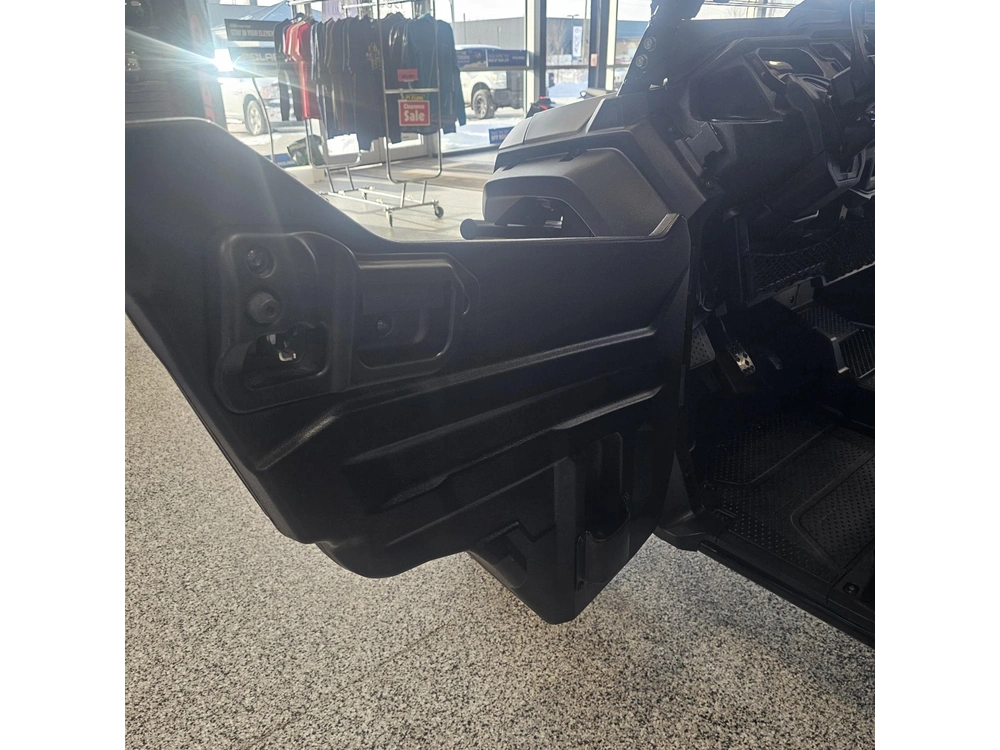 2025 Honda Pioneer 1000-5 alt