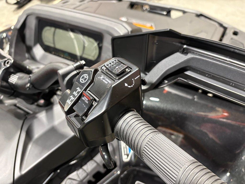 Can-am Outlander Backcountry 1000r 2026 alt