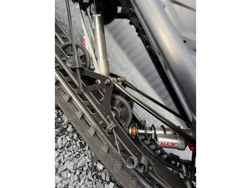 2025 Ski-Doo Backcountry XRS 850 R 1.5" Black