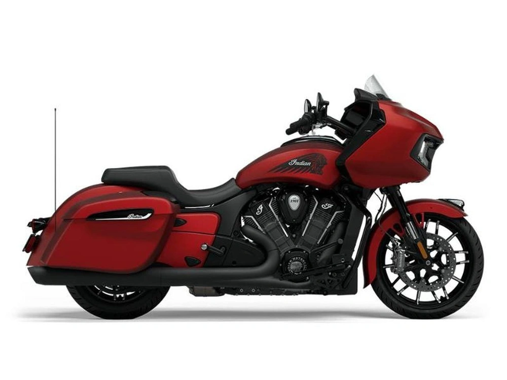2024 Indian Motorcycles Challenger Dark Horse With Powerband Audio Package alt