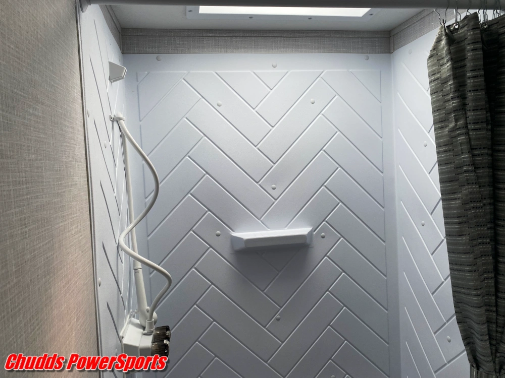 2022 Dutchmen Coleman Light 2455bh alt