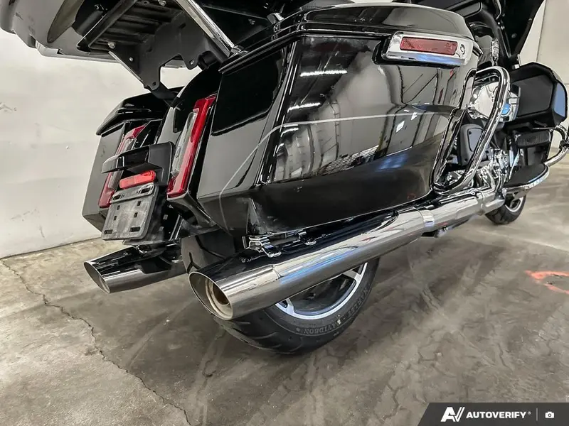 2025 Harley-Davidson FLHXU - Street Glide® Ultra thumbnail 10