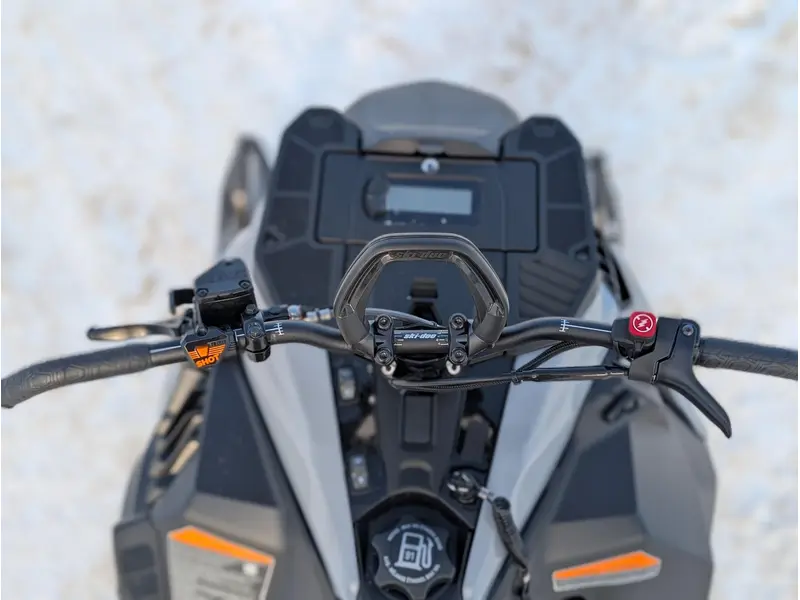2026 Ski-Doo SUMMIT ADR w/ EDGE Pkg 146 850 E-TEC PowderMax FlexEdge 2.5" SHOT