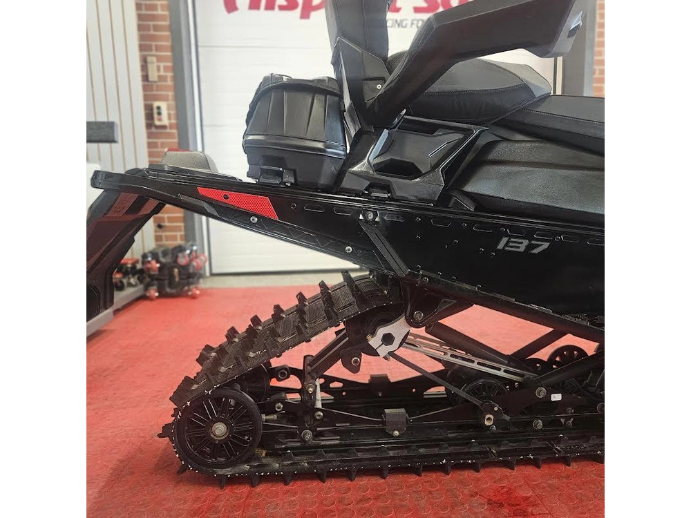 2025 Polaris 650 Indy Adventure 137 alt