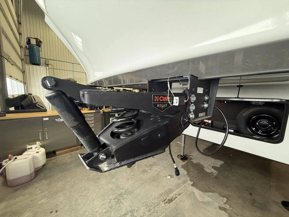 2026 Astoria 3173rlp Platinum alt