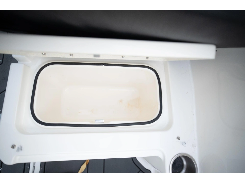 2023 Bayliner M19 alt