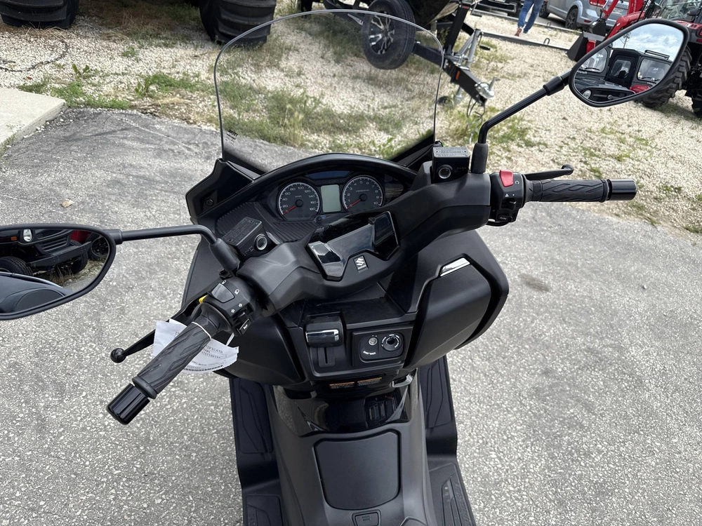 2025 Suzuki Burgman 400 alt