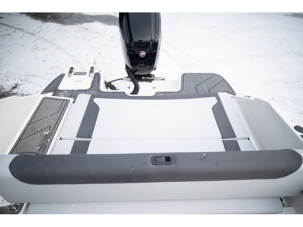 2023 Bayliner M19 alt