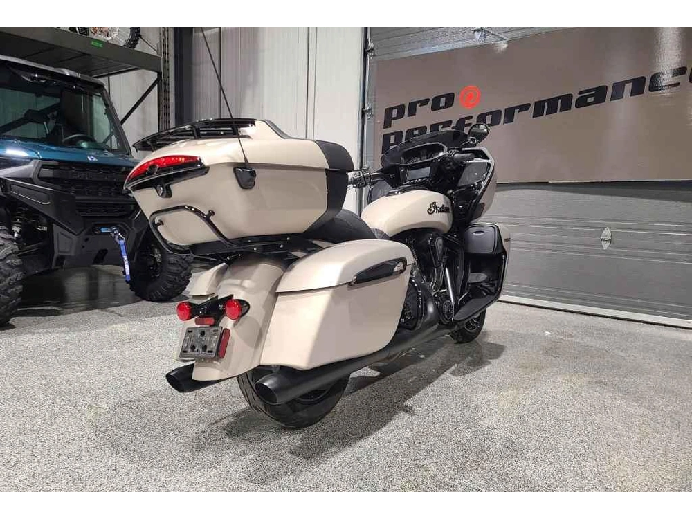 Indian Motorcycle Pursuit Dh Premium 2023 alt