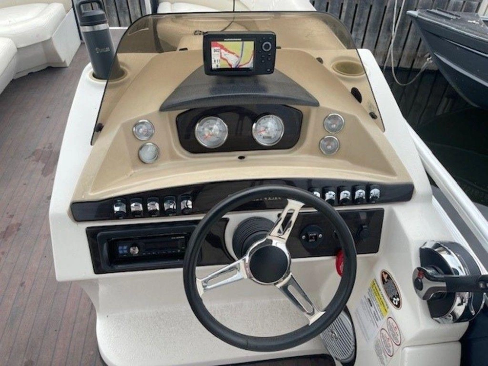 2014 Harris Sunliner 220 alt