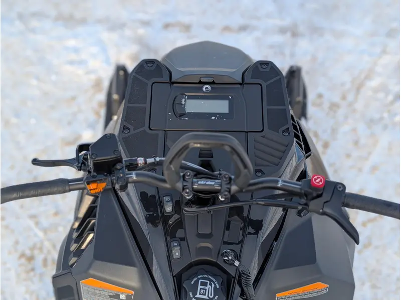 2026 Ski-Doo SUMMIT ADR w/ EDGE Pkg 154 850 E-TEC PowderMax FlexEdge 2.5" SHOT