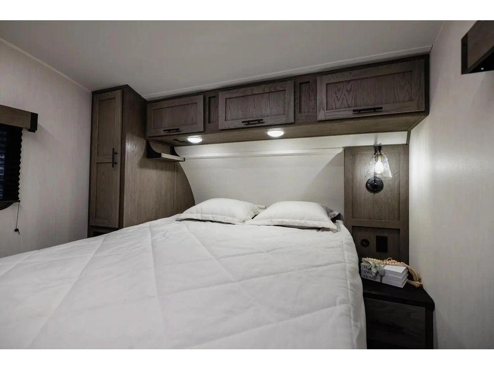 Arctic Wolf 289pano 2026 alt