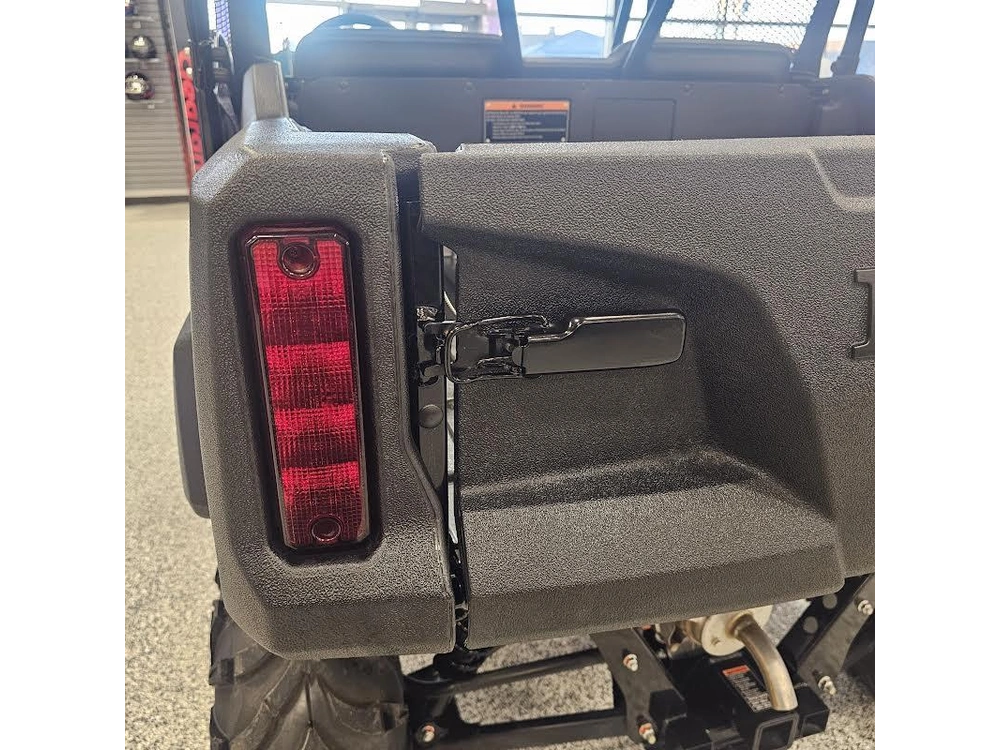 2025 Honda Pioneer 700 Deluxe alt