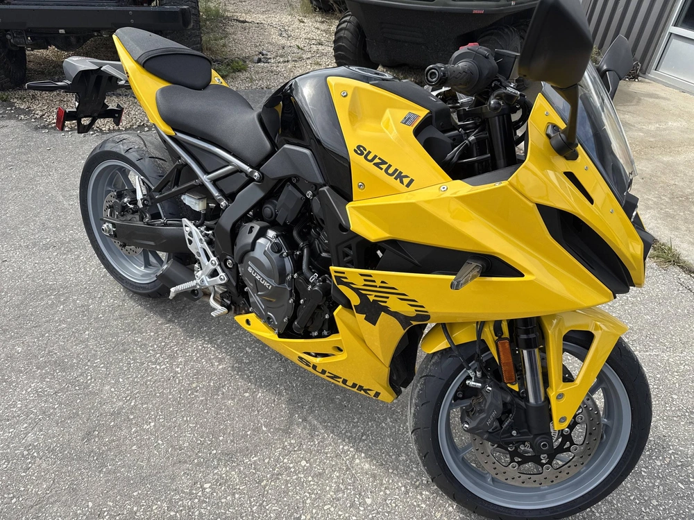 2025 Suzuki Gsx-8r alt