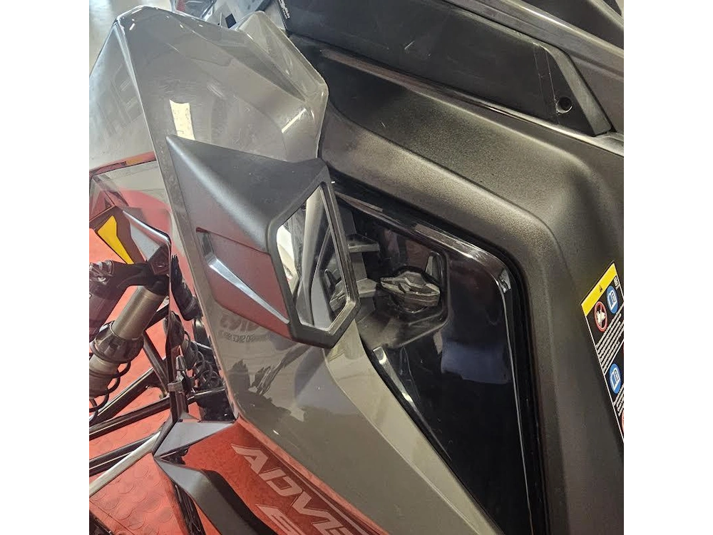 2025 Polaris 650 Indy Adventure 137 alt