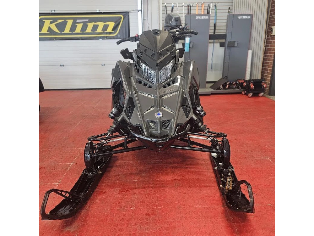 2025 Polaris 650 Indy Adventure 137 alt