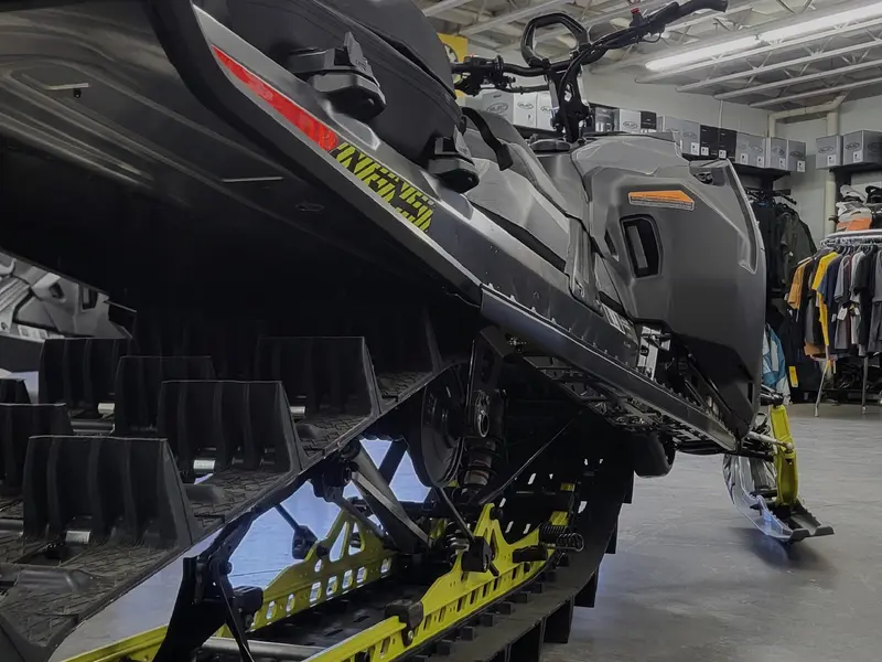 2026 Ski-Doo Summit Adrenaline w/ EDGE Pkg - 165"