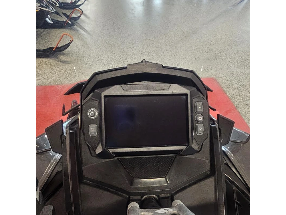 2025 Polaris 650 Indy Adventure 137 alt