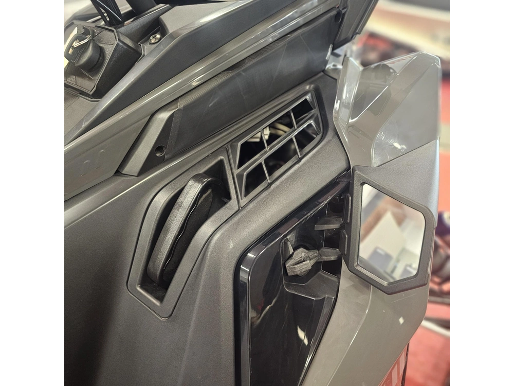 2025 Polaris 650 Switchback Assault 146 alt