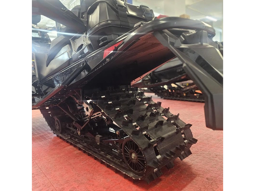 2025 Polaris 650 Indy Adventure 137 alt