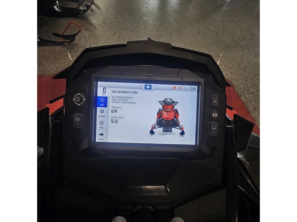 2025 Polaris 650 Indy Adventure 137 alt