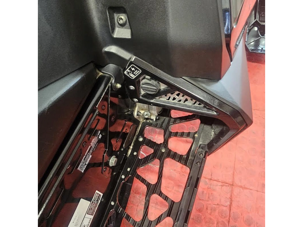 2025 Polaris 650 Indy Adventure 137 alt