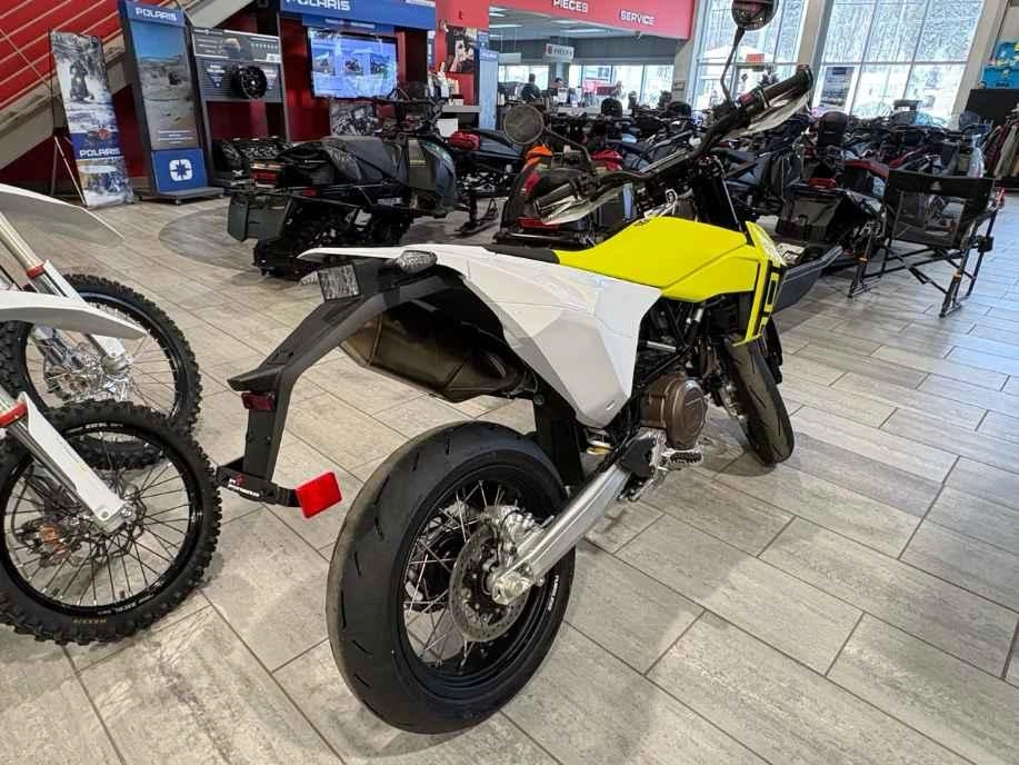 2026 Husqvarna 701 Supermoto alt
