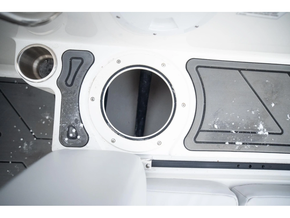 2023 Bayliner M19 alt