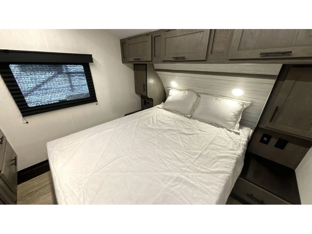 Arctic Wolf 287bh 2025 alt