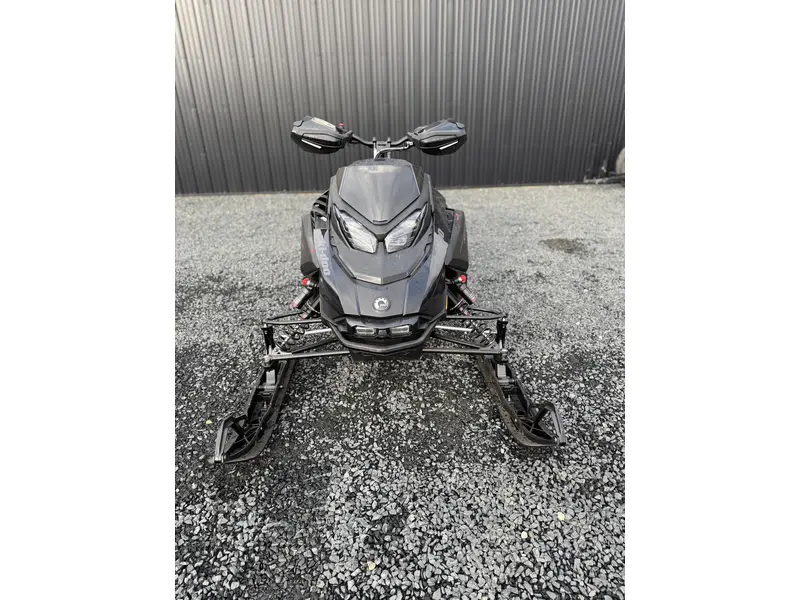 2025 Ski-Doo Backcountry XRS 850 R 1.5" Black