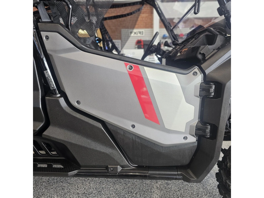2025 Honda Pioneer 1000-5 alt