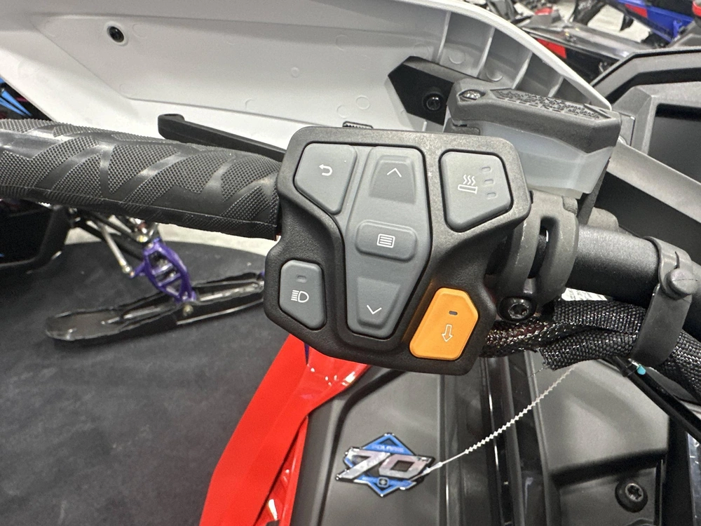 2025 Polaris 9r Indy Xcr 136 Le alt