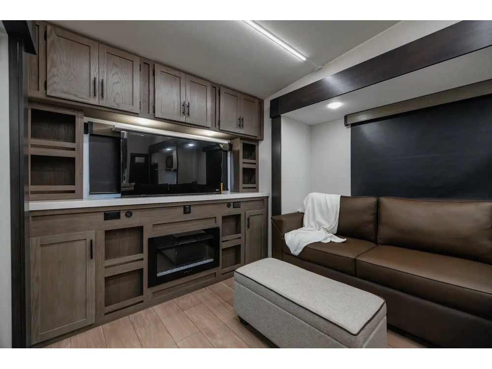 Arctic Wolf 289pano 2026 alt