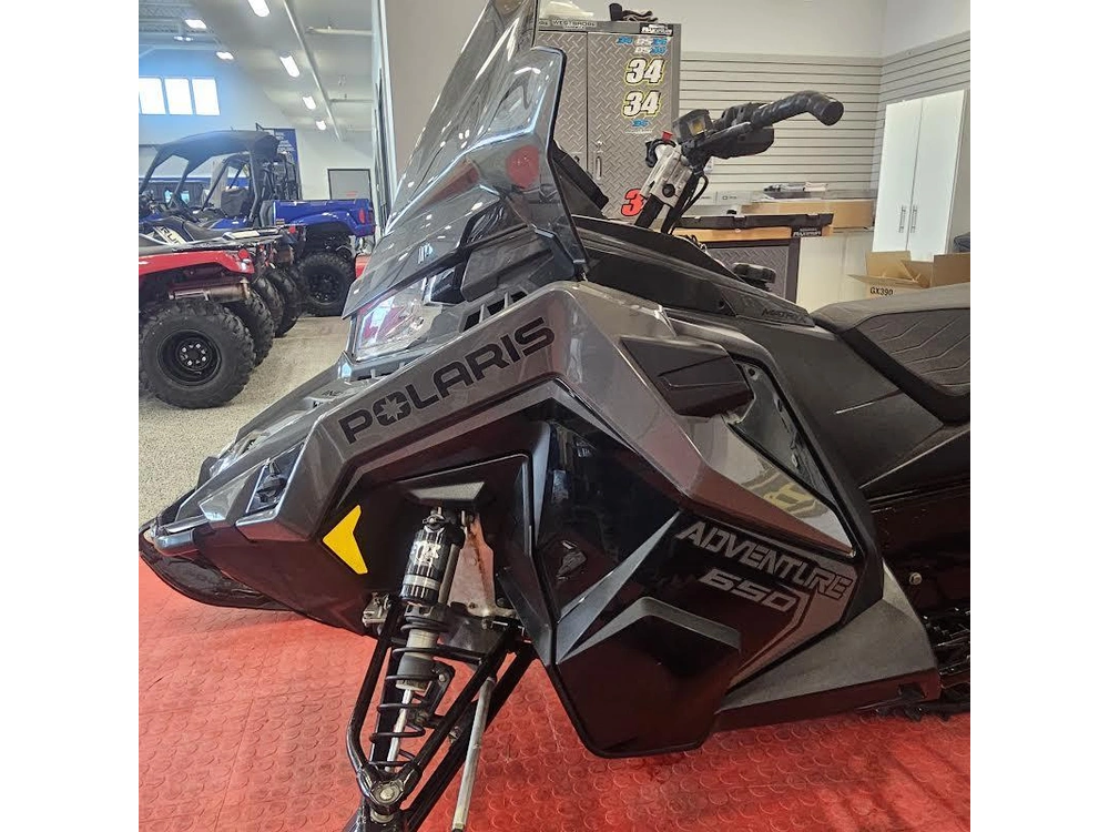 2025 Polaris 650 Indy Adventure 137 alt