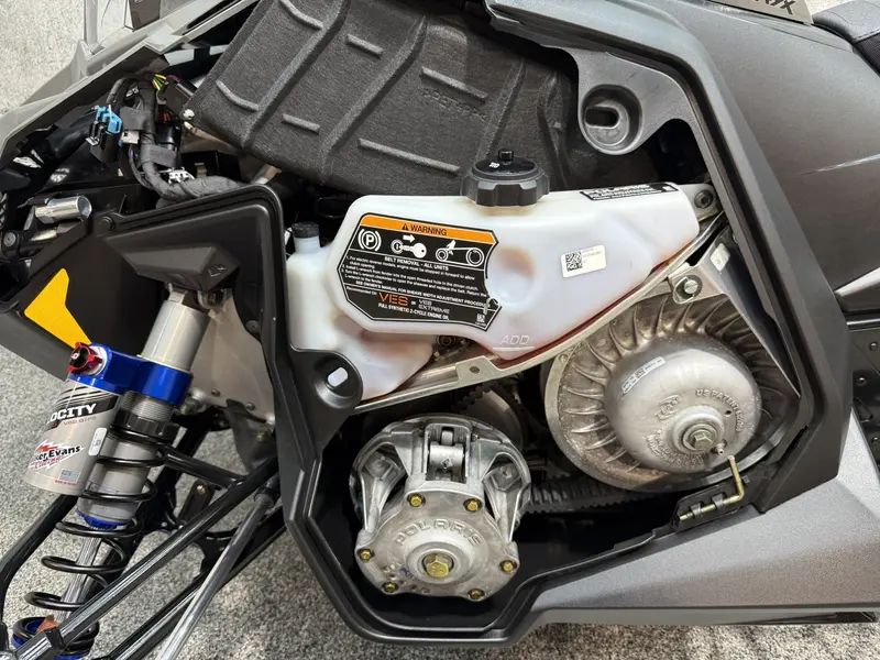 2025 Polaris Indy XCR 850 | Garantie déc. 2028