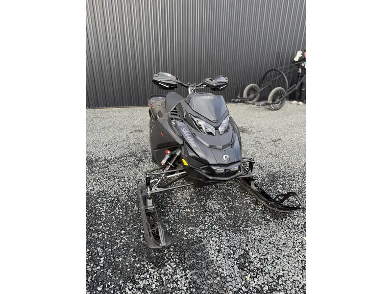 2025 Ski-Doo Backcountry XRS 850 R 1.5" Black