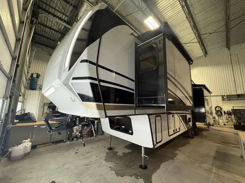 2026 Astoria 3173RLP Platinum