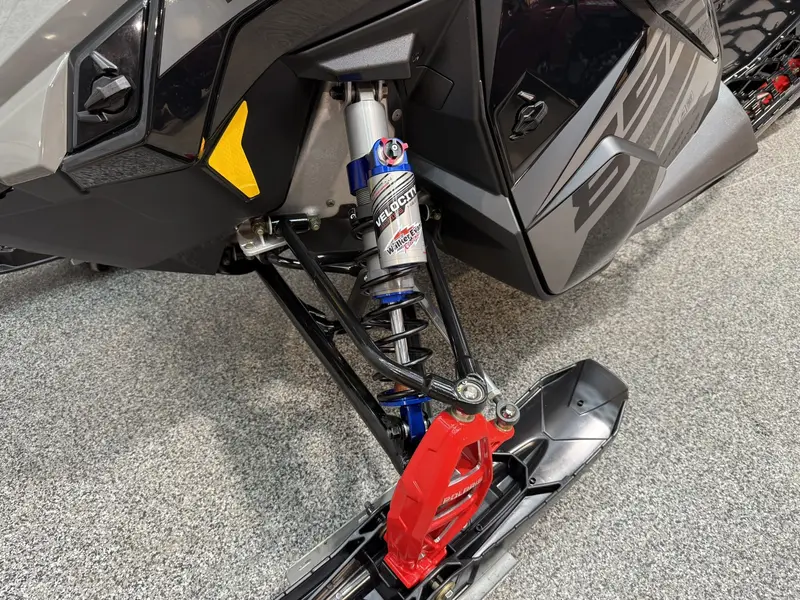 2025 Polaris Indy XCR 850 | Garantie déc. 2028