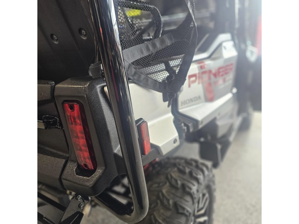 2025 Honda Pioneer 1000-5 alt